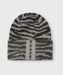 knitted beanie zebra